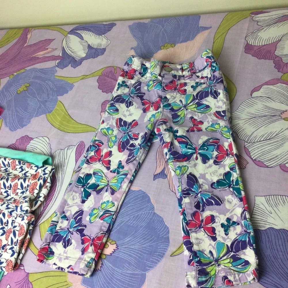 Like New Toddler Girl  Lot 4 pieces   2 sets Carter’s
